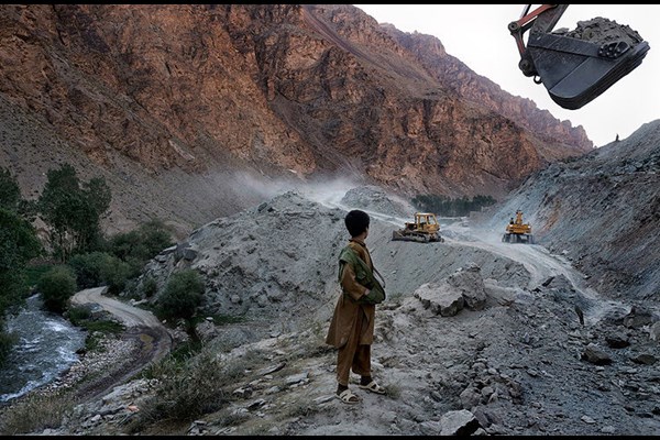 کارت معدنی طالبان روی میز ترامپ