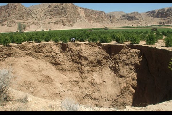 نرخ ۴۰ سانتیمتری فرونشست در رفسنجان