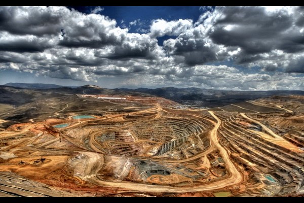 زورآزمایی دو وزیر در رینگ معدن