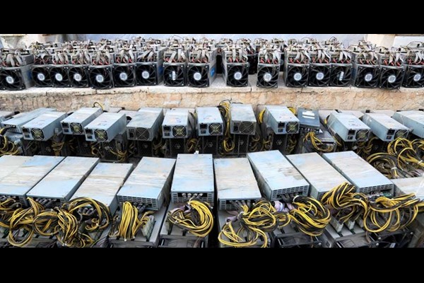 فرمانده انتظامی : ۱۷۰۰ دستگاه ماینر در کرمان کشف شد
