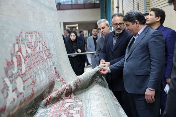 پیشگامی فرش الماس کویر در توسعه بازار