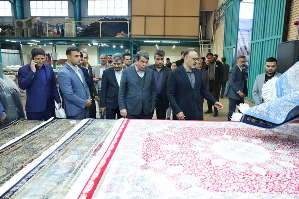 بازدید استاندار از فرش الماس کویر 