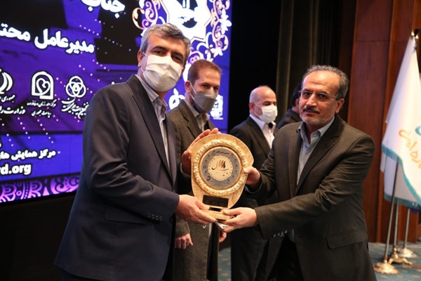 تجلیل از مدیرعامل سیمان کرمان به عنوان مدیر برتر سال 