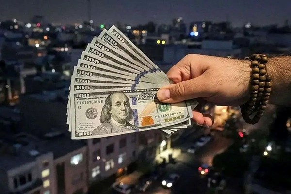 پنج عامل رشد دلار