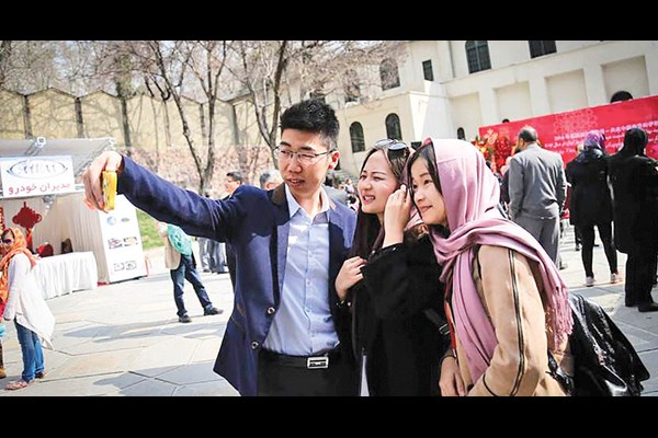 بررسی سود و زیان لغو ویزای گردشگران چینی